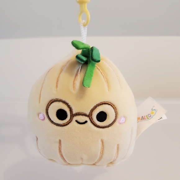 Squishmallows Other - Onion Squishmallow Clip